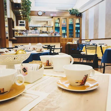コラーロ ホテル 3*